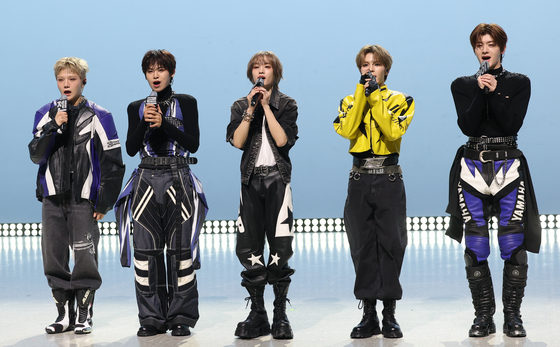 다크 판타지돌 '엠빅'