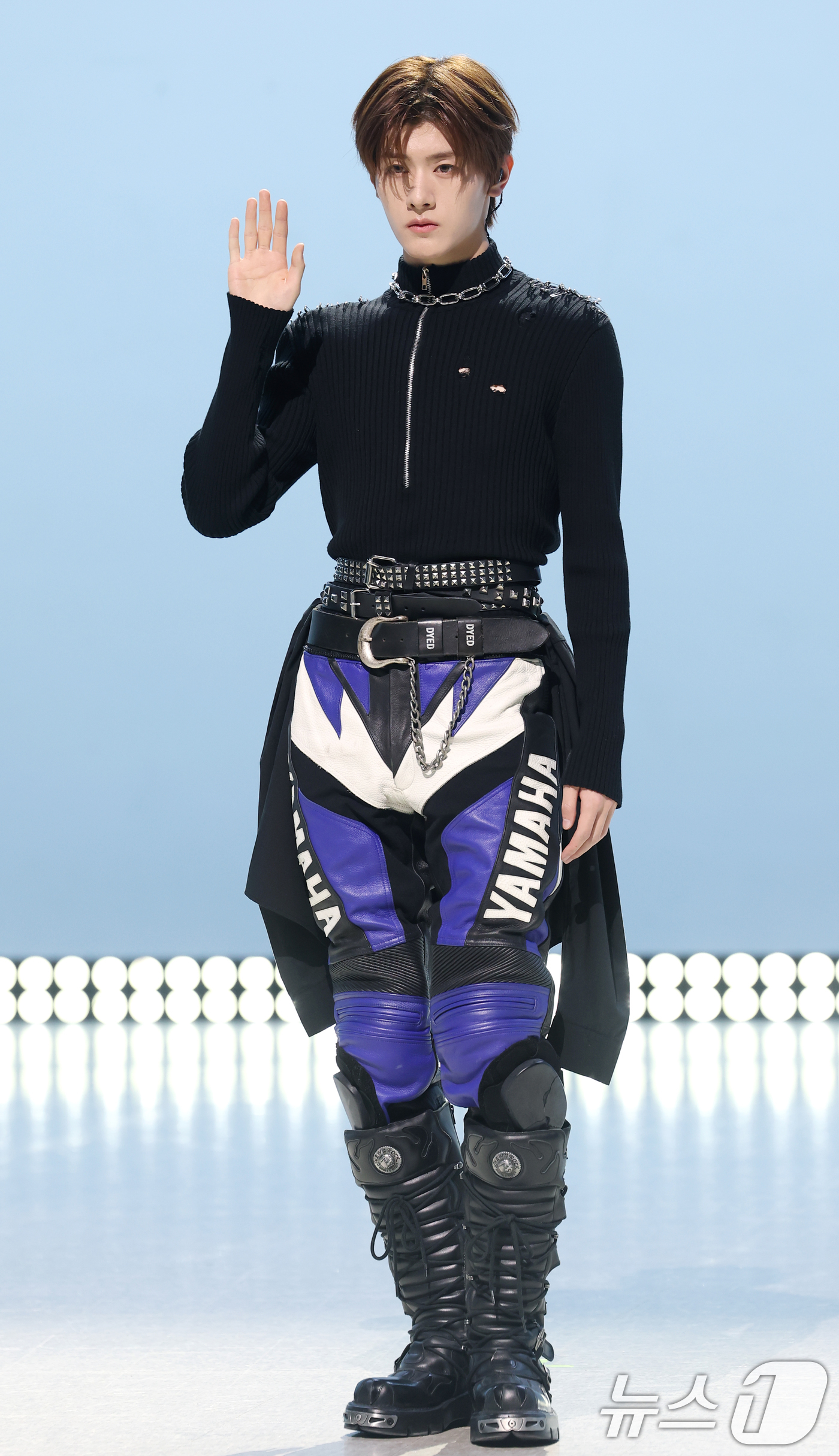 (서울=뉴스1) 권현진 기자 = 그룹 AM8IC(엠빅)의 청이가 10일 오후 서울 마포구 MBC에서 가진 첫 EP 'LUKOIE(루코이에)' 발매 쇼케이스에서 포즈를 취하고 있다. …