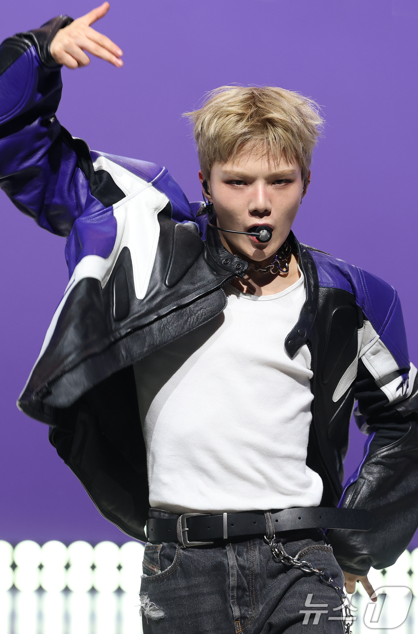 (서울=뉴스1) 권현진 기자 = 그룹 AM8IC(엠빅)의 첸이 10일 오후 서울 마포구 MBC에서 가진 첫 EP 'LUKOIE(루코이에)' 발매 쇼케이스에서 타이틀 곡 ‘링크 업’ …