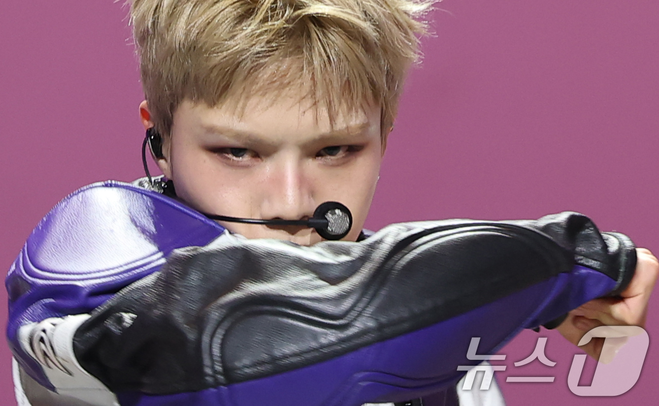 (서울=뉴스1) 권현진 기자 = 그룹 AM8IC(엠빅)의 첸이 10일 오후 서울 마포구 MBC에서 가진 첫 EP 'LUKOIE(루코이에)' 발매 쇼케이스에서 타이틀 곡 ‘링크 업’ …