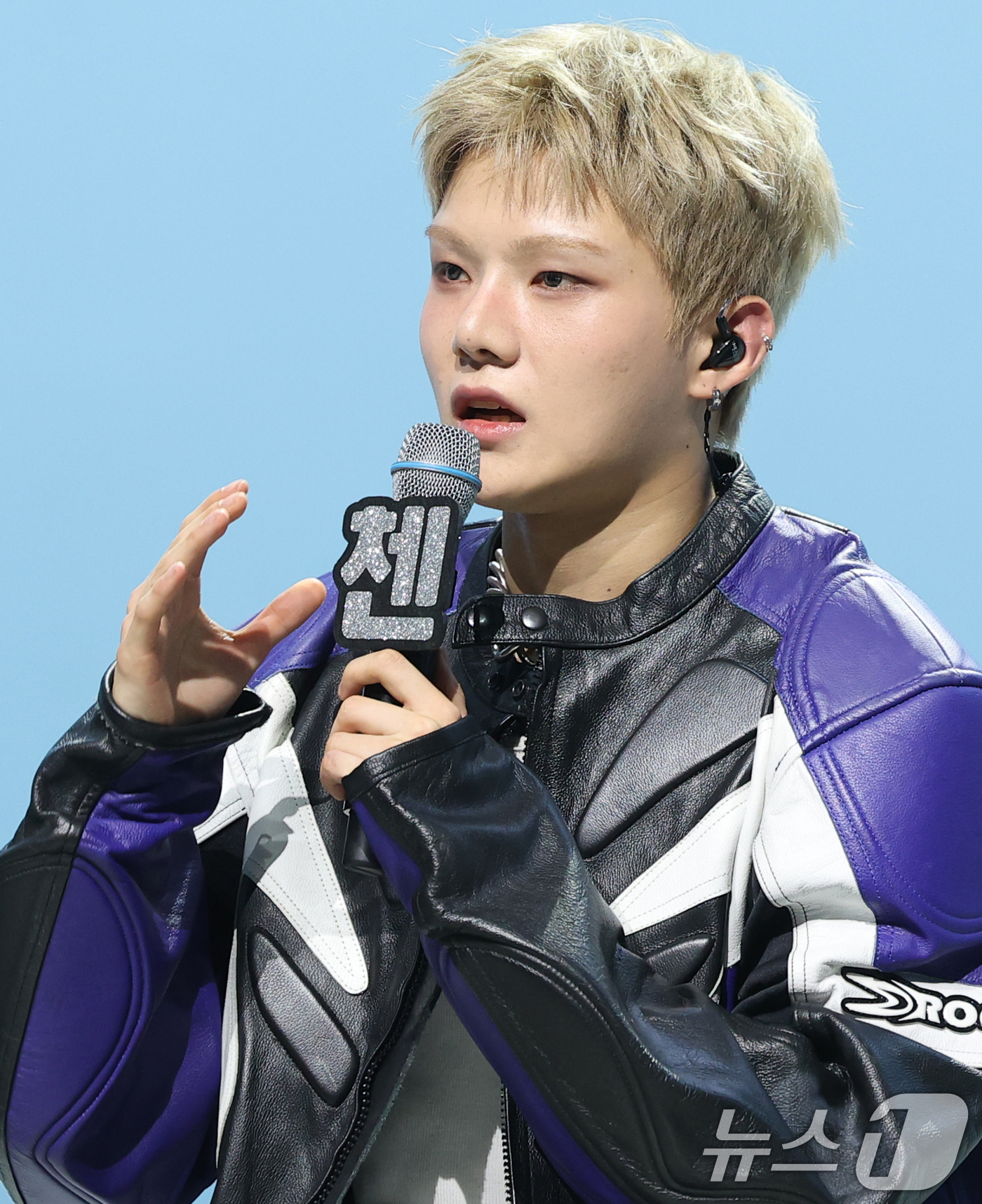 (서울=뉴스1) 권현진 기자 = 그룹 AM8IC(엠빅)의 첸이 10일 오후 서울 마포구 MBC에서 가진 첫 EP 'LUKOIE(루코이에)' 발매 쇼케이스에서 인사말을 하고 있다. …