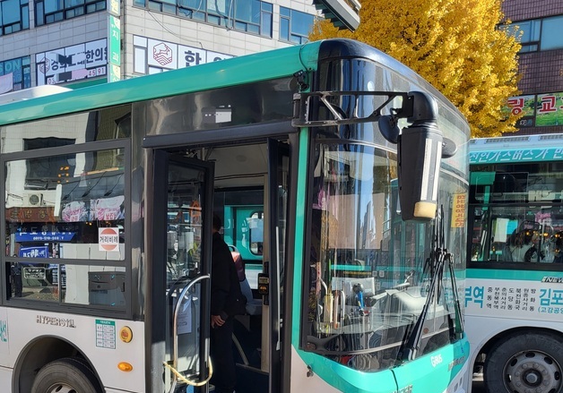 부천 교차로서 시내버스가 화물차 추돌…승객 2명 부상