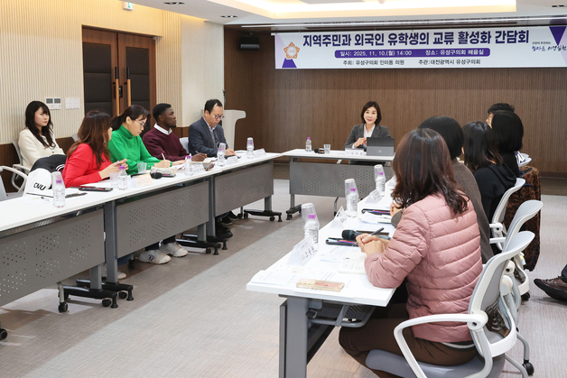 인미동 유성구의원 '지역주민과 외국인 유학생 교류 간담회' 열어