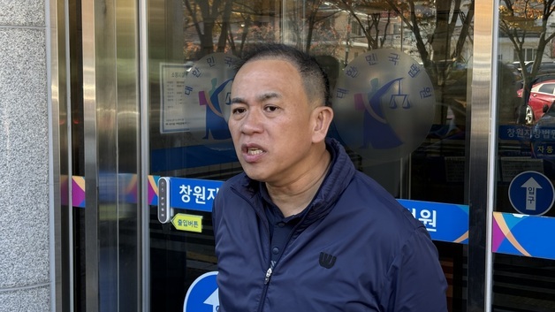 법정서 처음 만난 명태균-강혜경, 김영선 돈거래 두고 불꽃 공방