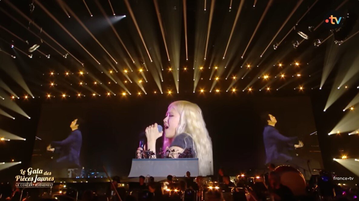 본문 이미지 - 지난 1월 블랙핑크 로제와 랑랑의 무대&#40;사진=유튜브 france tv 영상 캡처&#41;