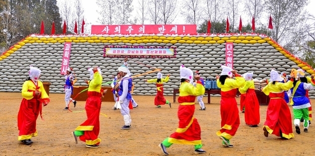 "기여 큰 사람이 많이 가져가야"…북한에도 '무조건적 평등' 없다