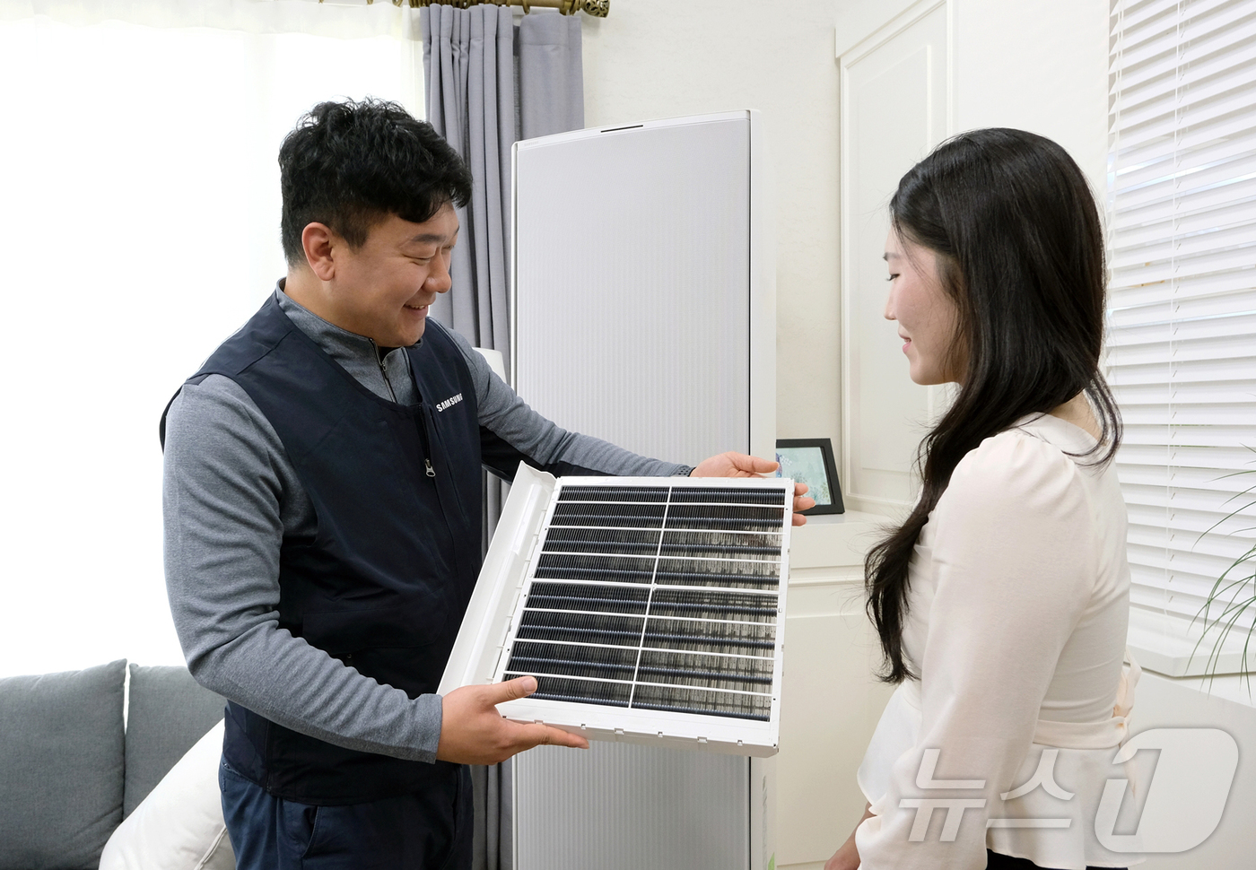 (서울=뉴스1) = 삼성전자서비스가 '2025 한국서비스품질지수(KS-SQI)'에서 올해 신설된 '에어컨 AS' 부문 원년 1위 기업에 선정됐다고 11일 밝혔다. 사진은 삼성전자서 …