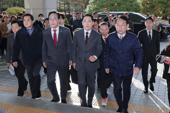 '대검 규탄' 국힘 107명 중 40명…송언석 "이 정도론 부족, 야당 뭉쳐야"