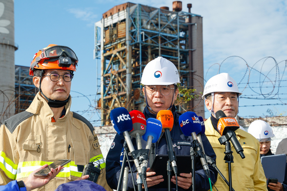 브리핑하는 김영훈 장관