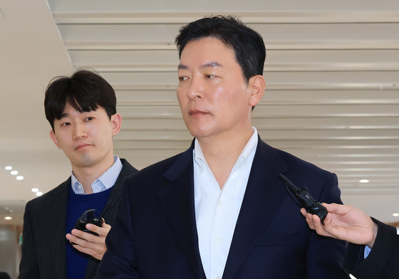 '해군 선상파티 의혹' 김성훈 전 경호차장, 9시간30분 만에 조사 종료(종합)