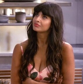 본문 이미지 - 루브르 절도범의 머그샷에 크게 호응한 할리우드 배우 자밀라 자밀. 출처=네이버 영화 블로그