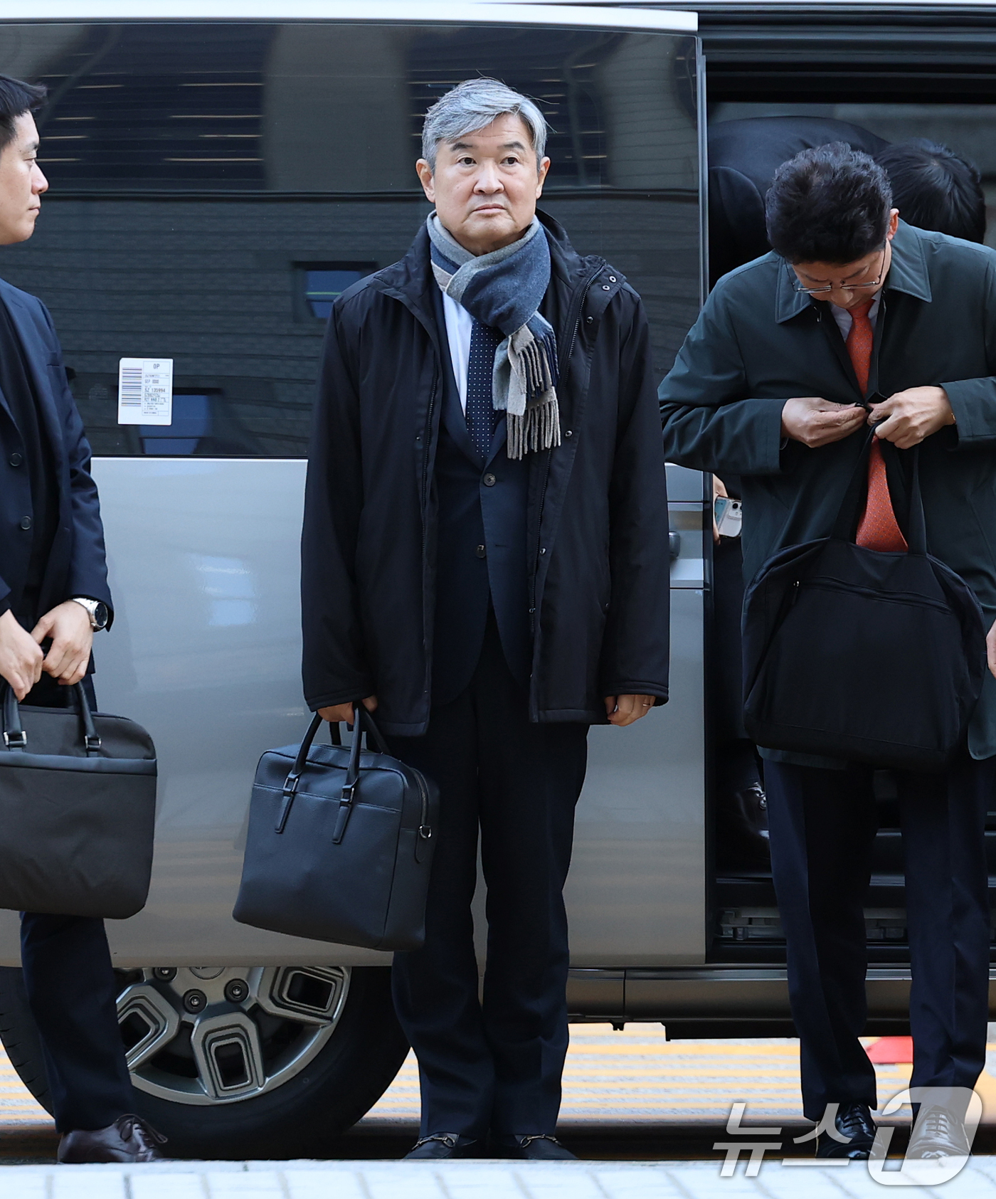 (서울=뉴스1) 오대일 기자 = 12·3 비상계엄 사태에 연루된 조태용 전 국가정보원장이 11일 오전 서울 서초구 서울중앙지방법원에서 열린 구속 전 피의자 심문(영장실질심사)에 출 …