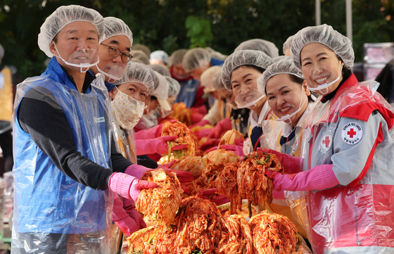 고려아연, 취약계층 위해 4300만 원 기부…김장 봉사도 진행
