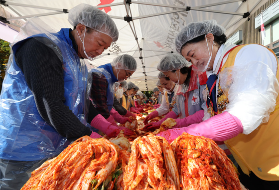 고려아연-적십자사 '사랑의 김장 나눔 봉사'
