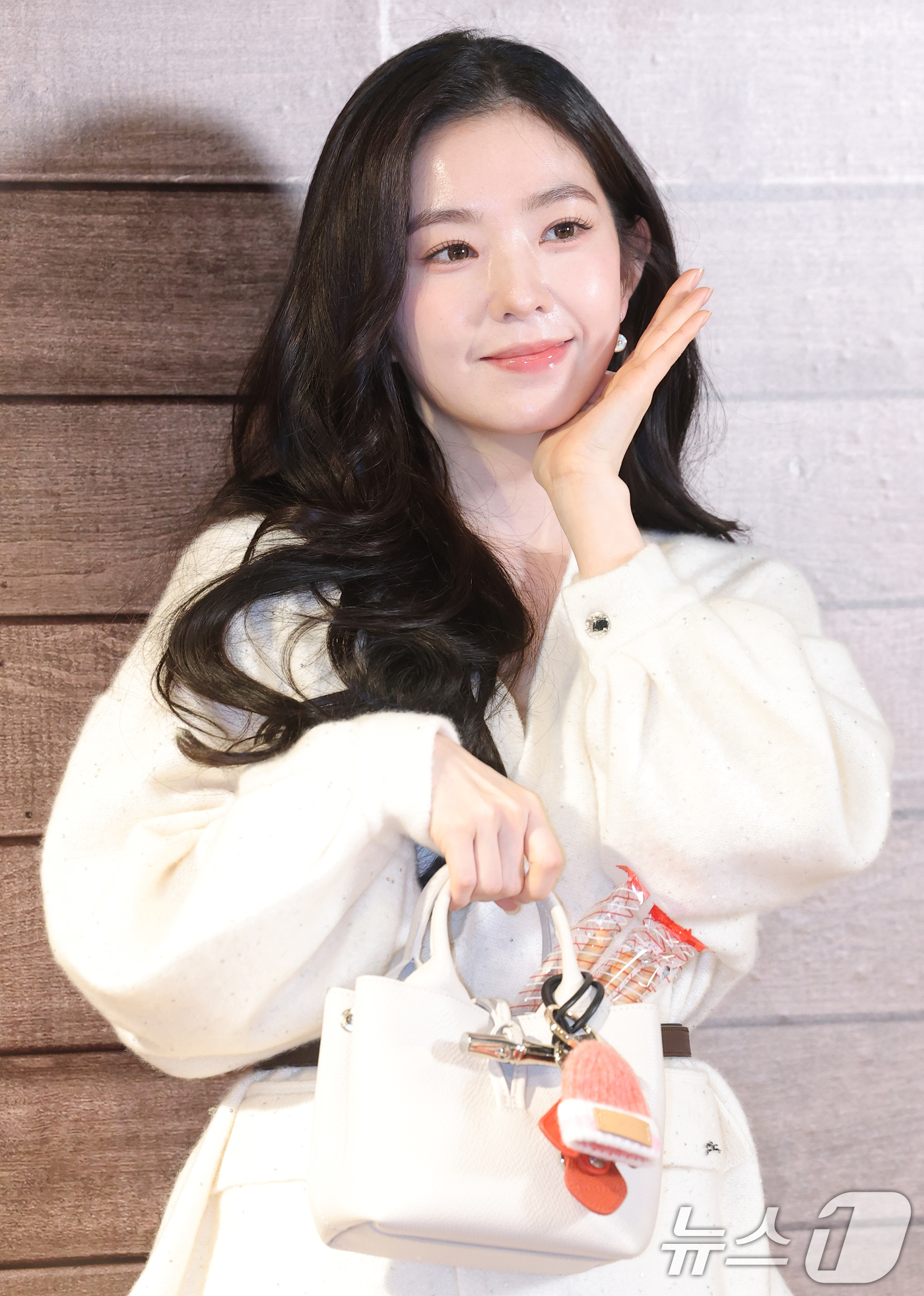 (서울=뉴스1) 권현진 기자 = 레드벨벳 아이린이 11일 오전 서울 송파구 롯데백화점 에비뉴엘 잠실점에서 열린 패션 브랜드 롱샴(Longchamp)의 '빌라쥬 롱샴 (Le Vill …