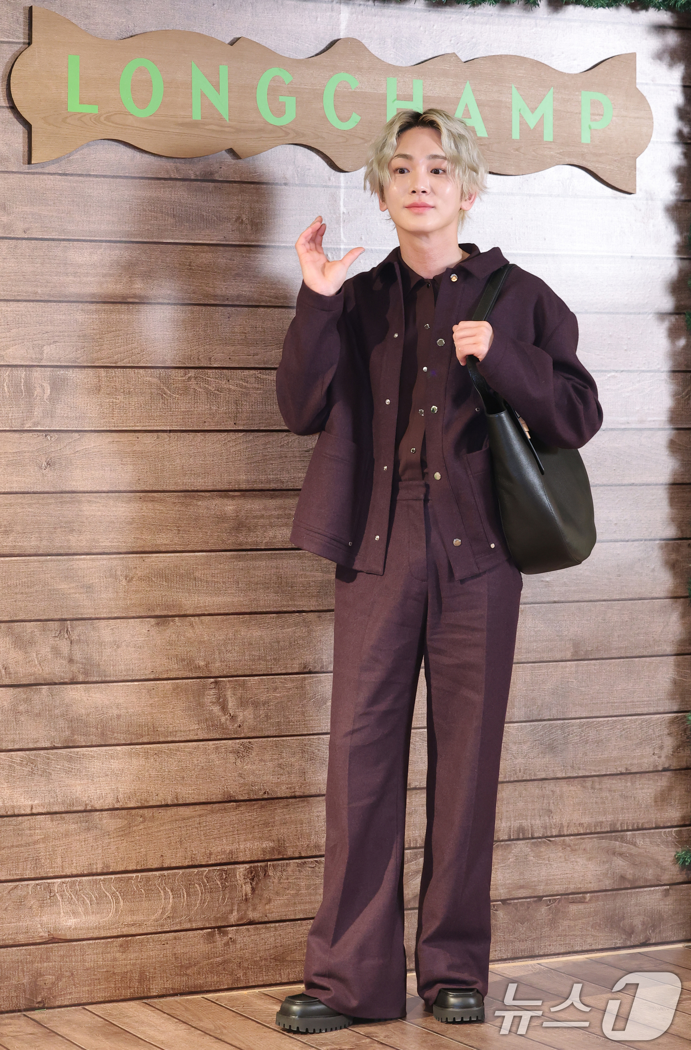 (서울=뉴스1) 권현진 기자 = 샤이니 키가 11일 오전 서울 송파구 롯데백화점 에비뉴엘 잠실점에서 열린 패션 브랜드 롱샴(Longchamp)의 '빌라쥬 롱샴 (Le Village …