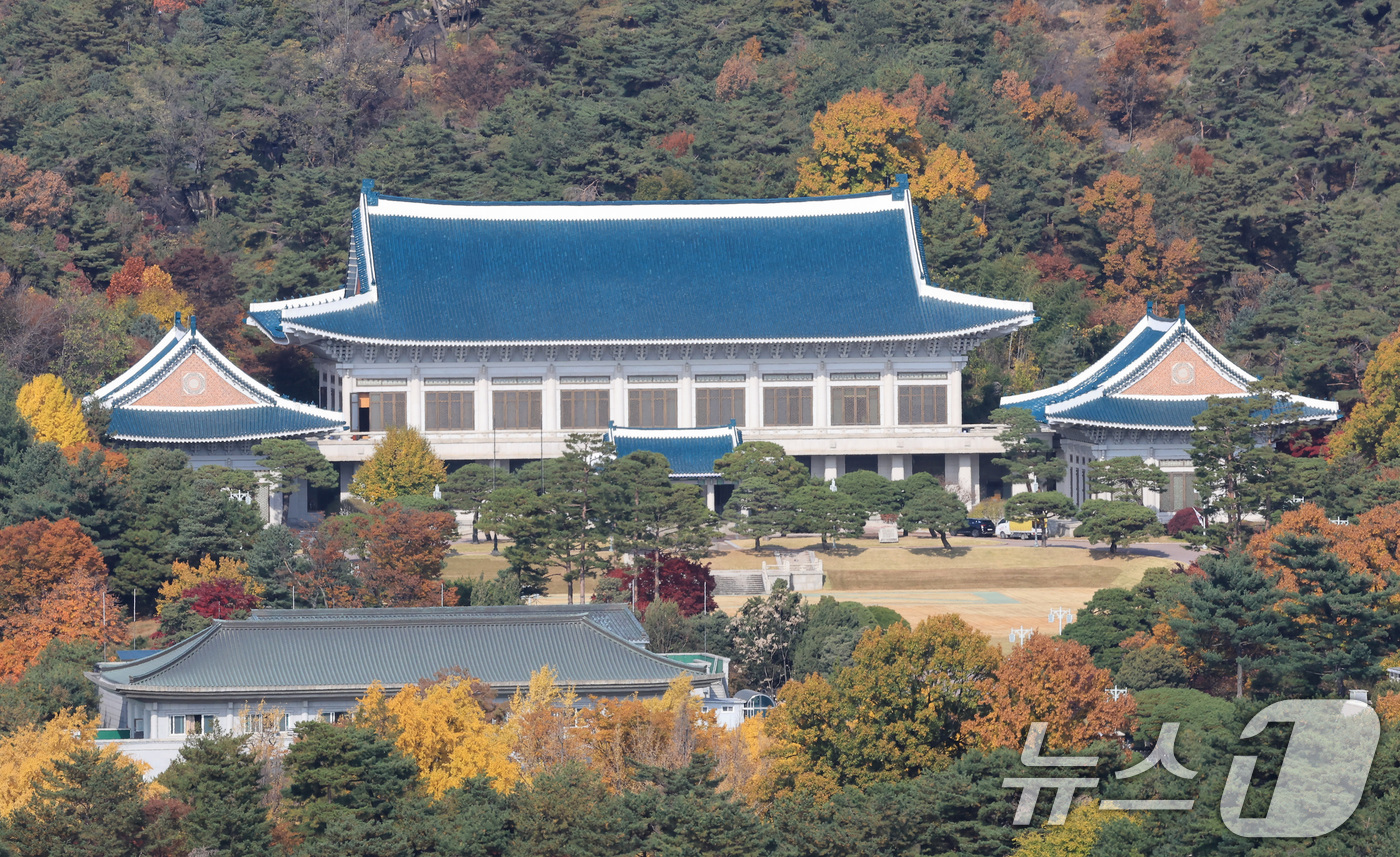 (서울=뉴스1) 임세영 기자 = 대통령집무실이 다음달 청와대로 다시 이전한다.11일 대통령실 등에 따르면 지난 2022년 5월 윤석열 정부 출범과 함께 용산으로 이전한 춘추관 등 …