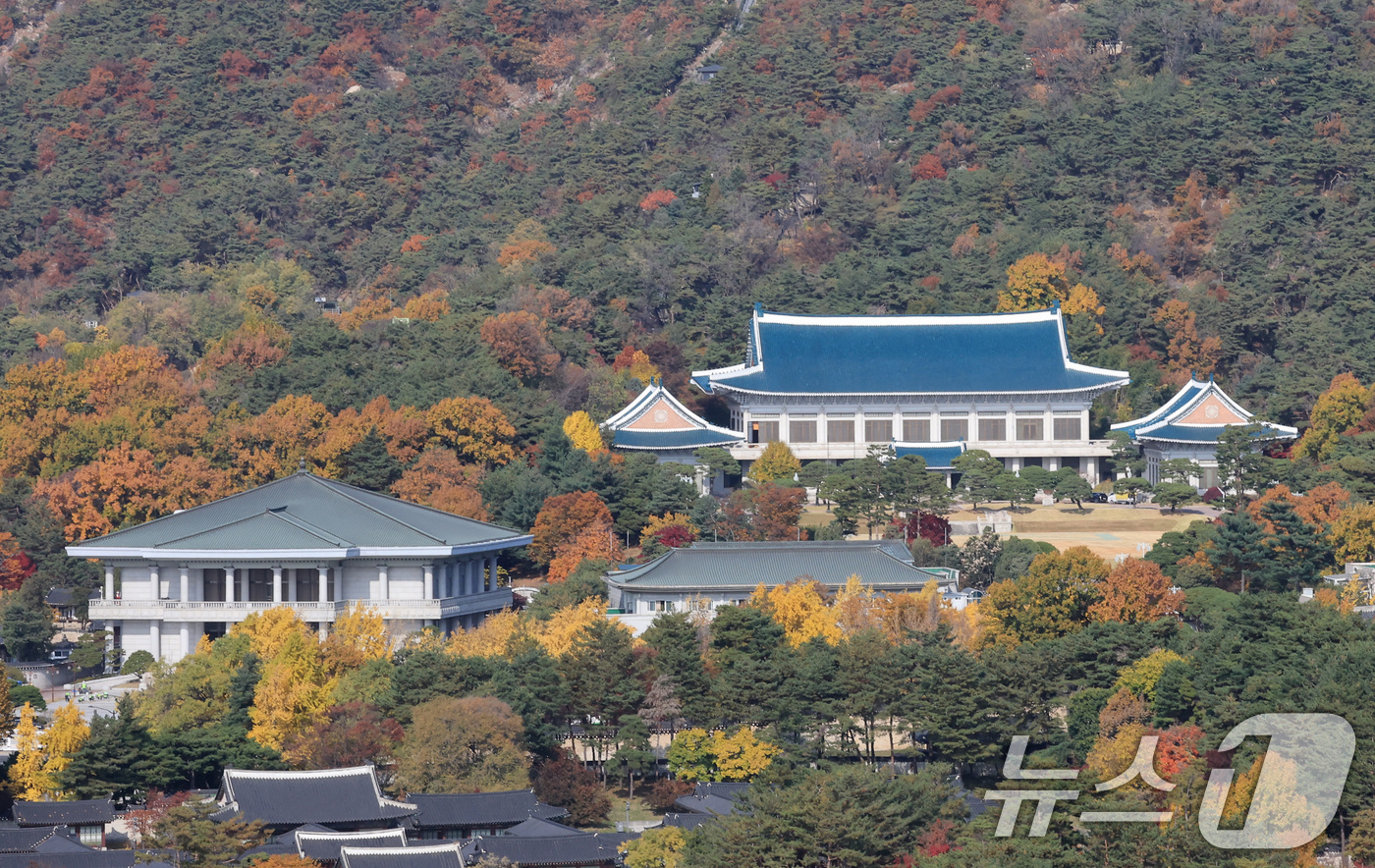 (서울=뉴스1) 임세영 기자 = 대통령집무실이 다음달 청와대로 다시 이전한다.11일 대통령실 등에 따르면 지난 2022년 5월 윤석열 정부 출범과 함께 용산으로 이전한 춘추관 등 …