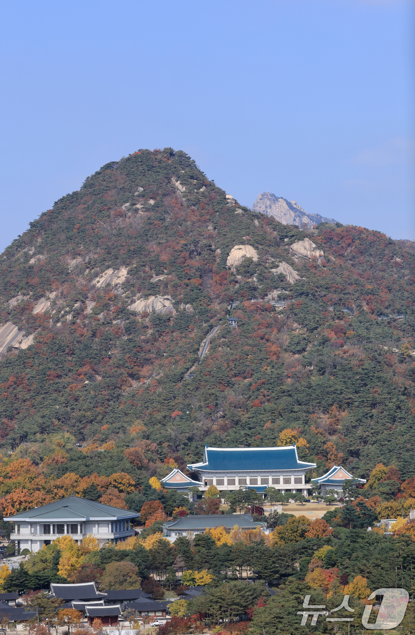 (서울=뉴스1) 임세영 기자 = 대통령집무실이 다음달 청와대로 다시 이전한다.11일 대통령실 등에 따르면 지난 2022년 5월 윤석열 정부 출범과 함께 용산으로 이전한 춘추관 등 …