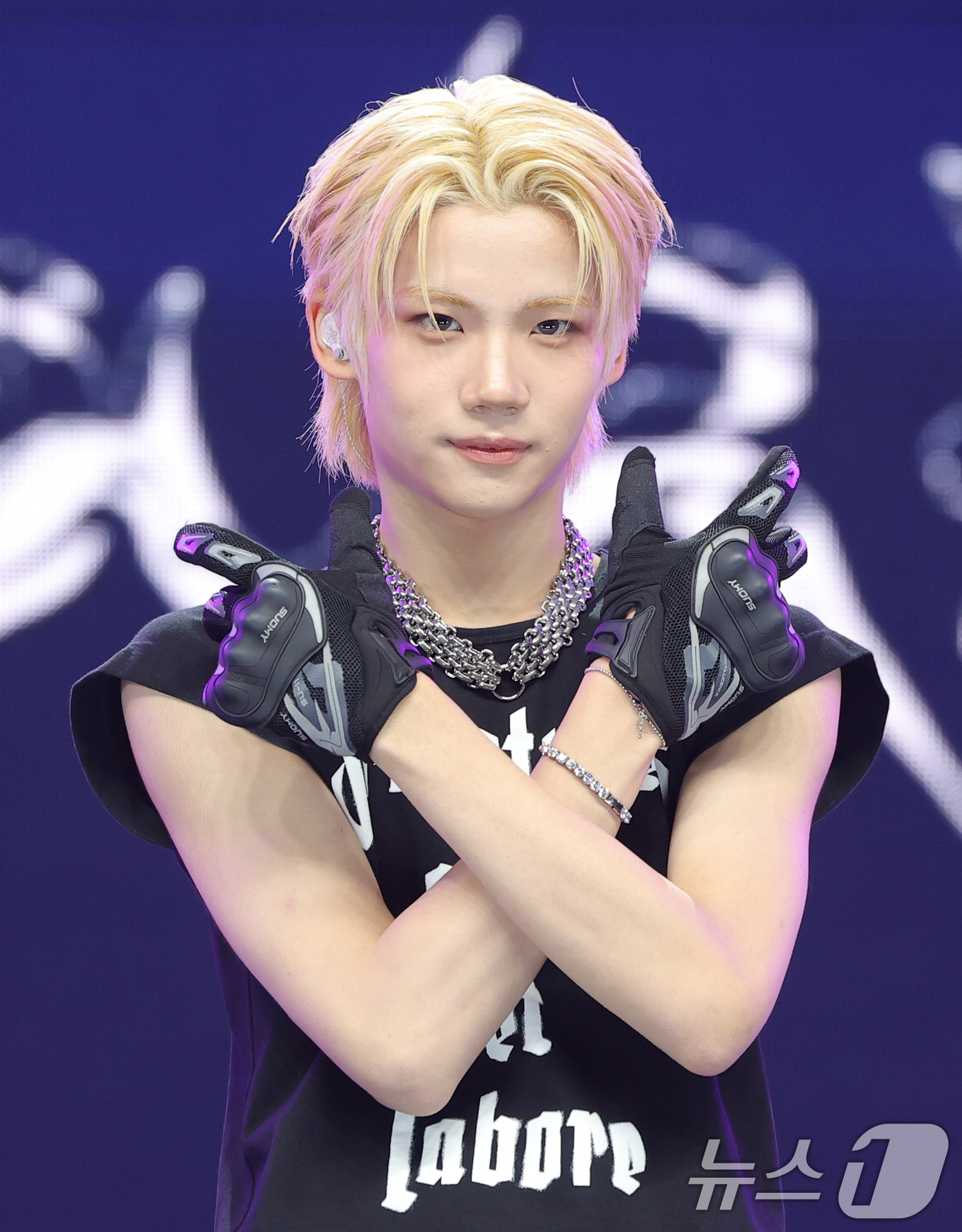 (서울=뉴스1) 권현진 기자 = 그룹 클로즈 유어 아이즈(CLOSE YOUR EYES)의 켄신이 11일 서울 강서구 SBS 공개홀에서 열린 미니 3집 'blackout(블랙아웃)' …