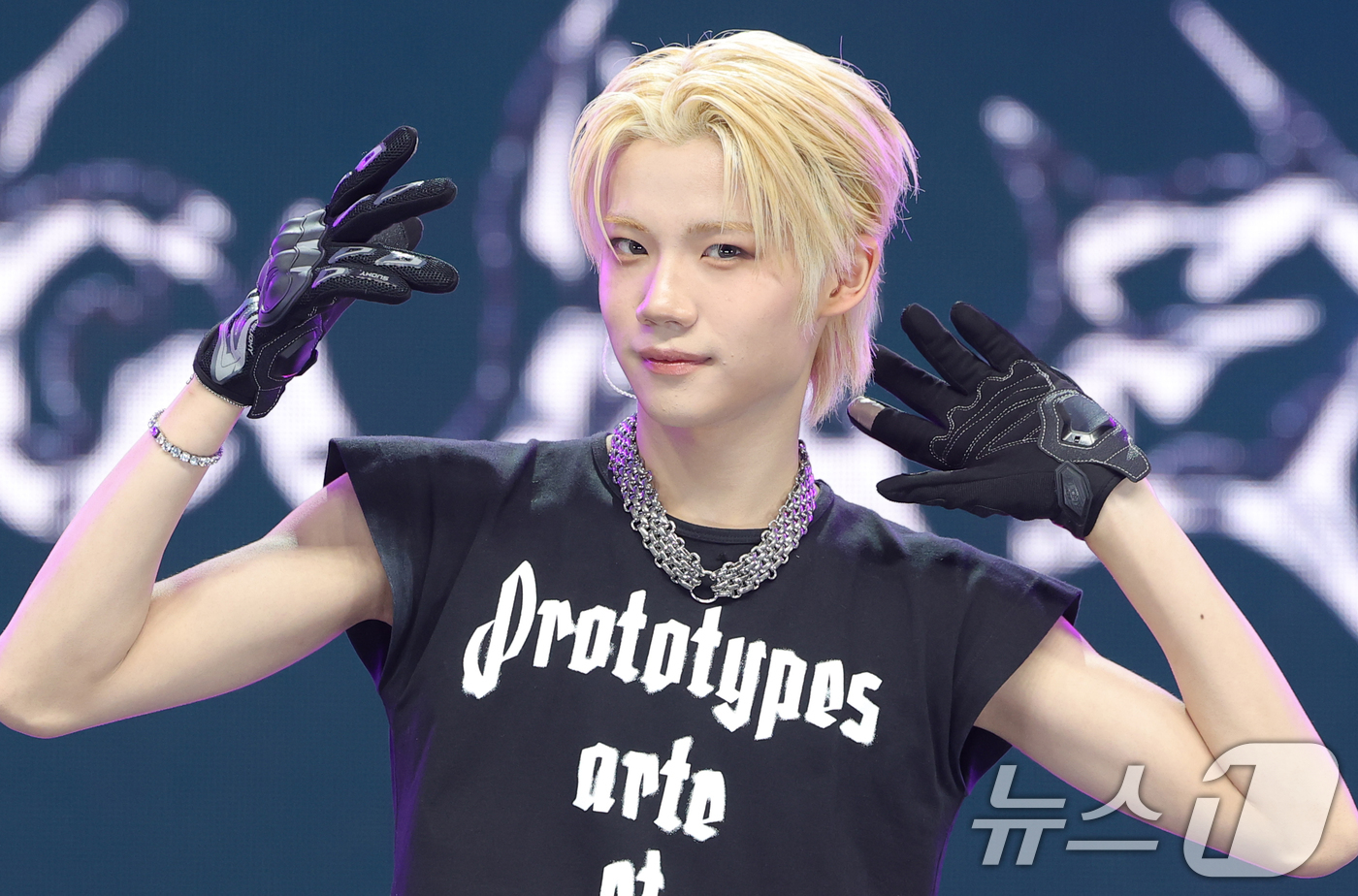 (서울=뉴스1) 권현진 기자 = 그룹 클로즈 유어 아이즈(CLOSE YOUR EYES)의 켄신이 11일 서울 강서구 SBS 공개홀에서 열린 미니 3집 'blackout(블랙아웃)' …