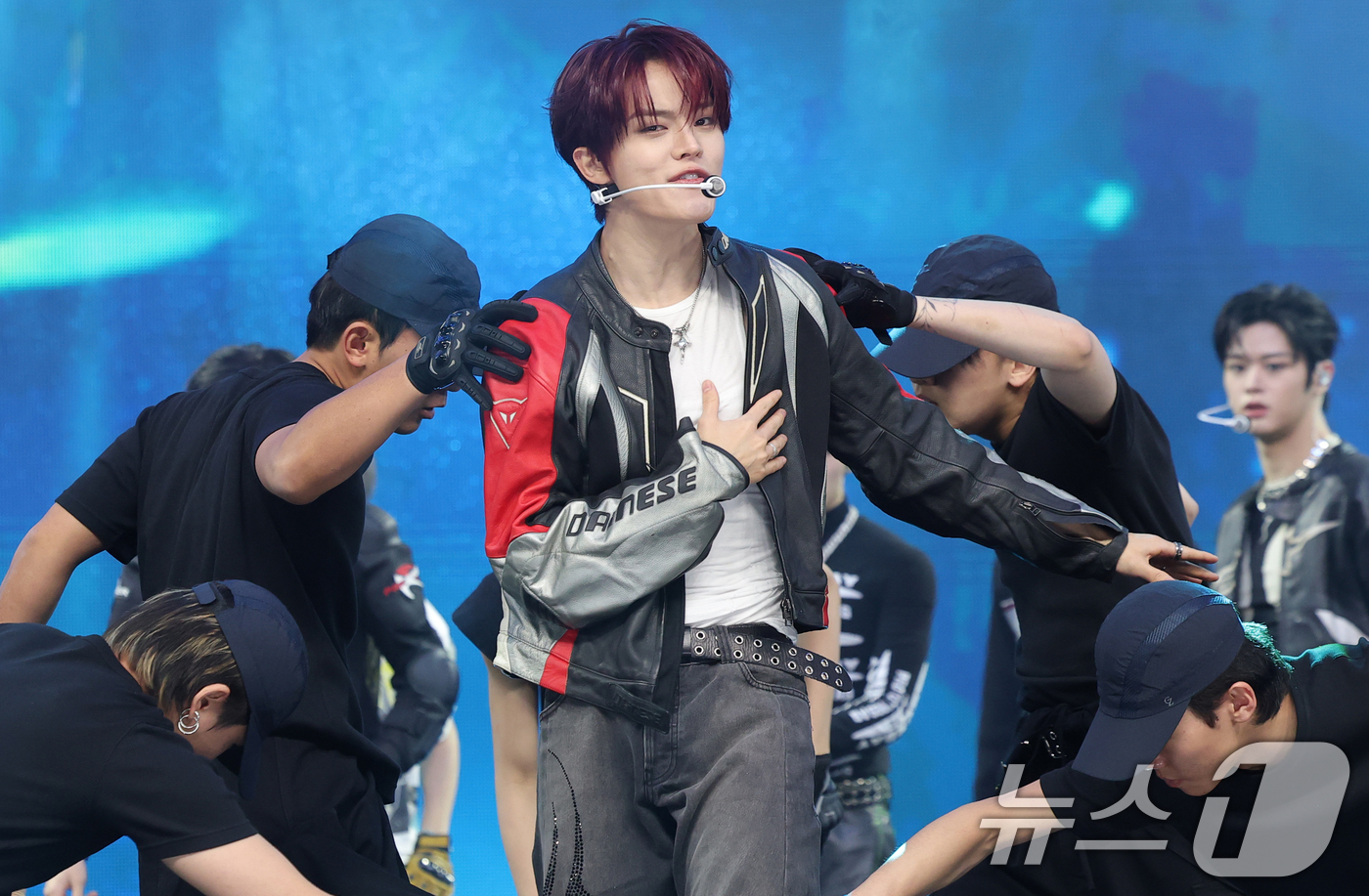 (서울=뉴스1) 권현진 기자 = 그룹 클로즈 유어 아이즈(CLOSE YOUR EYES)의 전민욱이 11일 서울 강서구 SBS 공개홀에서 열린 미니 3집 'blackout(블랙아웃) …