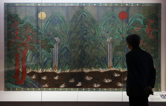 9년 만에 공개된 일월오봉도 병풍