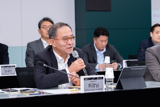 이찬우 농협금융 회장, 전략회의서 "수요자 중심 서비스 체계 만들어야"