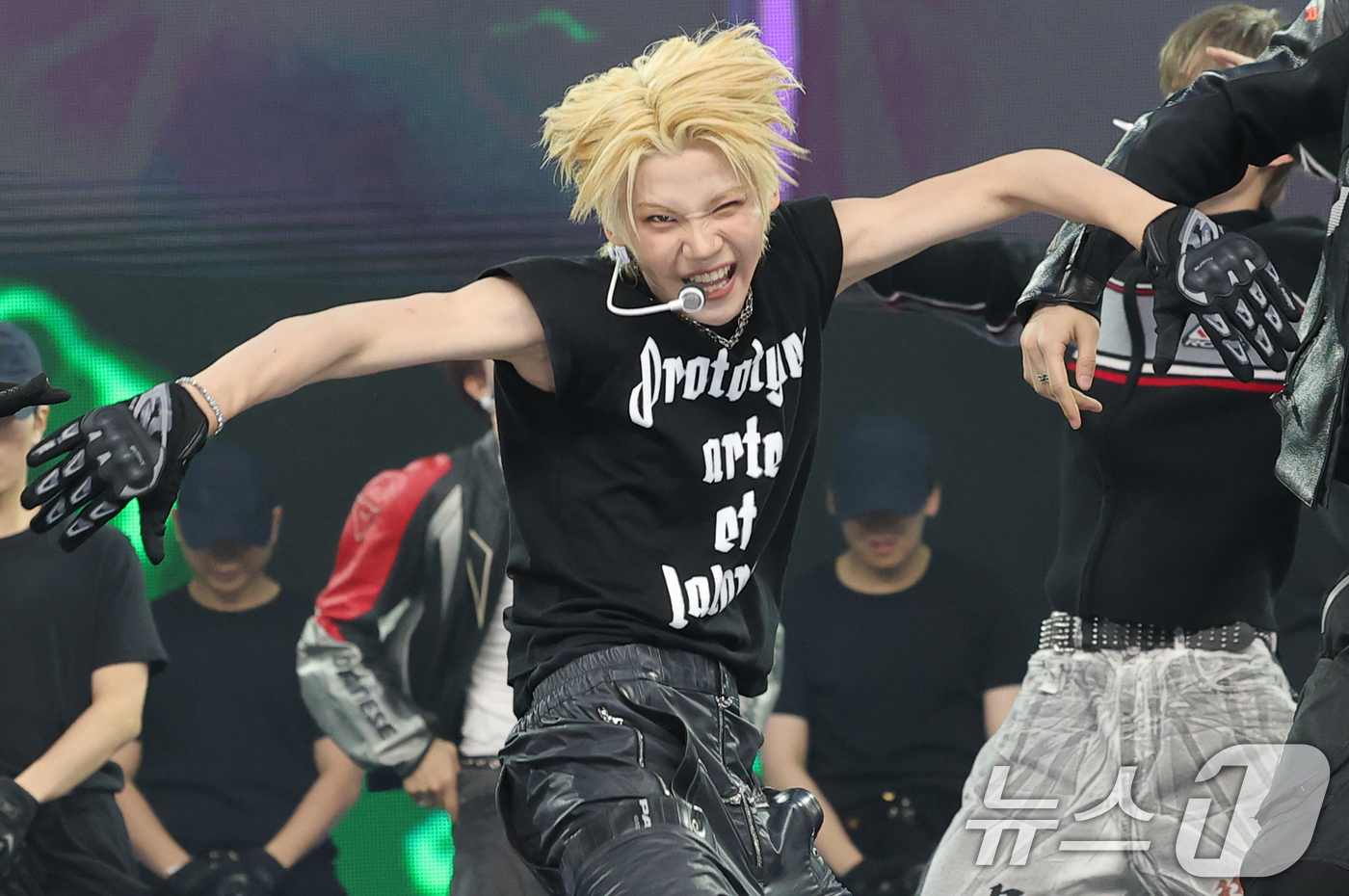 (서울=뉴스1) 권현진 기자 = 그룹 클로즈 유어 아이즈(CLOSE YOUR EYES)의 켄신이 11일 서울 강서구 SBS 공개홀에서 열린 미니 3집 'blackout(블랙아웃)' …