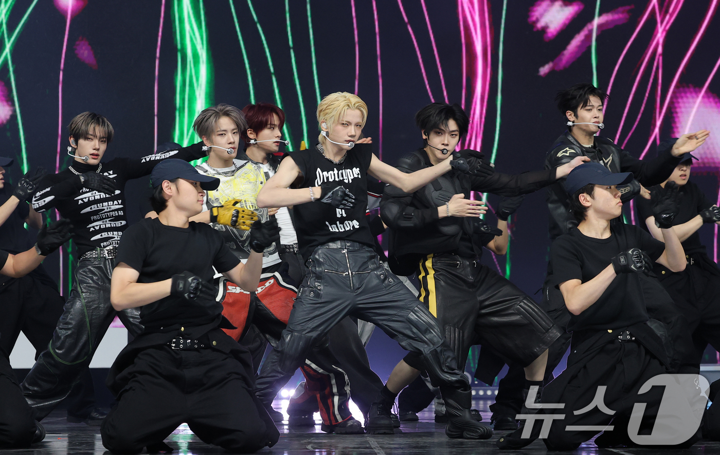 (서울=뉴스1) 권현진 기자 = 그룹 클로즈 유어 아이즈(CLOSE YOUR EYES)가 11일 서울 강서구 SBS 공개홀에서 열린 미니 3집 'blackout(블랙아웃)' 발매 …