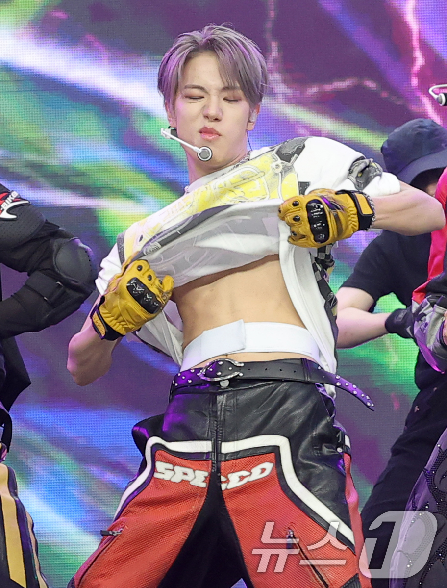 (서울=뉴스1) 권현진 기자 = 그룹 클로즈 유어 아이즈(CLOSE YOUR EYES)의 송승호가 11일 서울 강서구 SBS 공개홀에서 열린 미니 3집 'blackout(블랙아웃) …