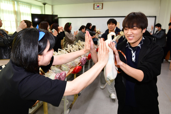 수능날 아침, 입교 때는 약간 '쌀쌀' 낮엔 '포근'…구름많다 갤 듯