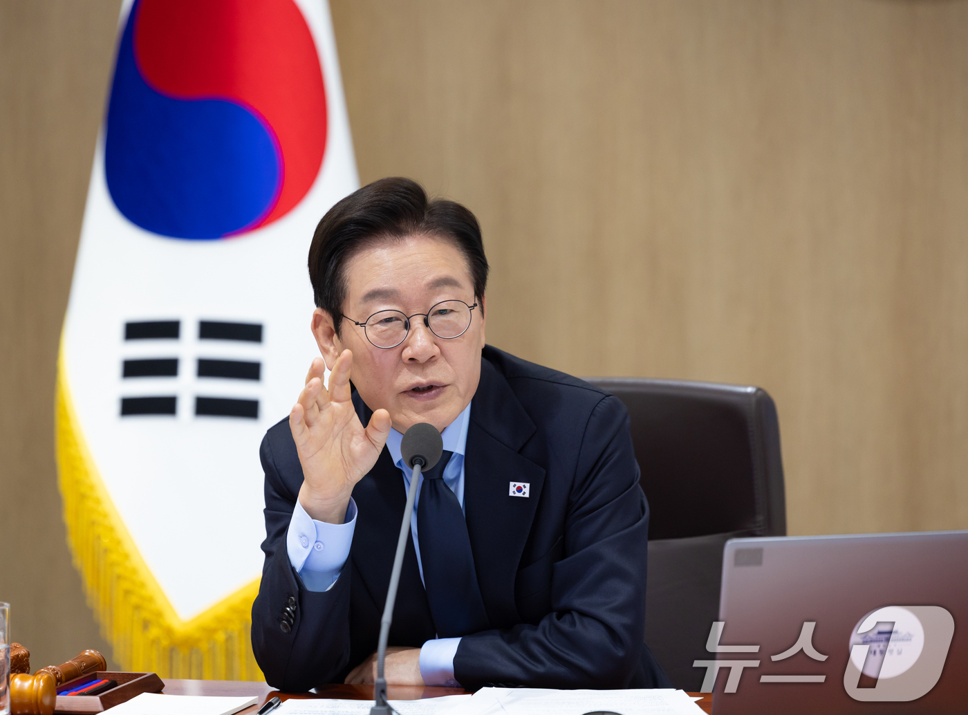 (서울=뉴스1) 허경 기자 = 이재명 대통령이 11일 서울 용산 대통령실 청사에서 열린 국무회의에서 발언하고 있다. (대통령실 제공. 재판매 및 DB 금지) 2025.11.11/뉴 …