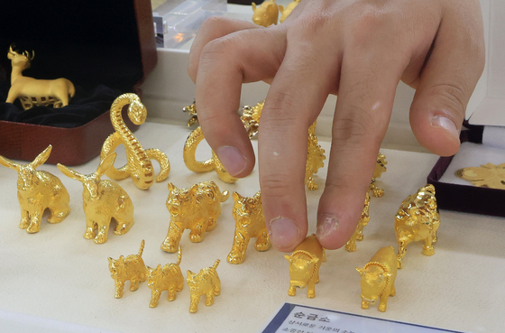 흔들린 금값, 美금리 인하 기대감에 2주만에 최고치…전고점 뚫을까