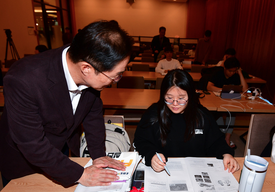 울릉고 수험생 격려하는 임종식 교육감