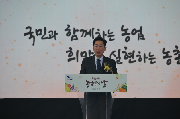 원주시장 "총리, '농업인의 날 기념관' 약속"…김민석 '웃음' 화답