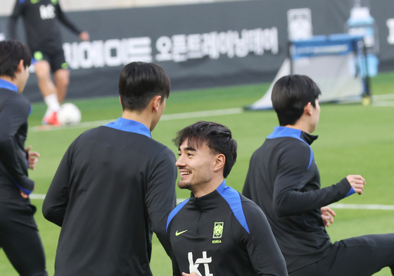 볼리비아전 앞두고 훈련 중인 옌스