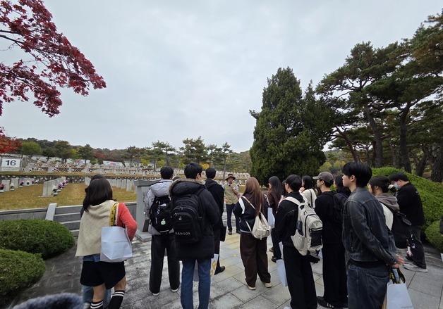 순국선열의 날 맞아 독립유공자 후손 장학생 현충원서 봉사