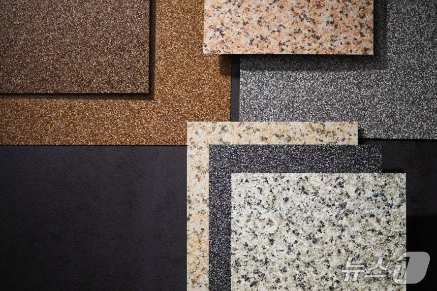 본문 이미지 - 동국씨엠 듀얼스톤 신기술로 생산한 컬러강판 제품. &#40;동국씨엠 제공&#41;