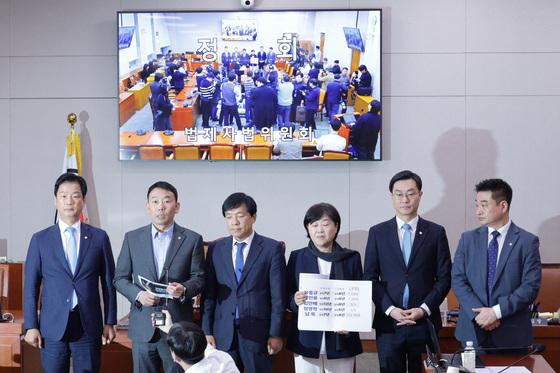 법무장관 법사위 출석 관련 입장 밝히는 민주당