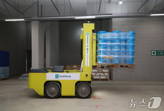 본문 이미지 - 자율주행지게차(삼성물산 제공)/뉴스1ⓒ news1
