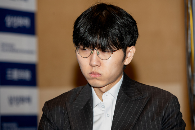 신진서 9단, 삼성화재배 16강서 탈락…랴오안위허에게 불계패
