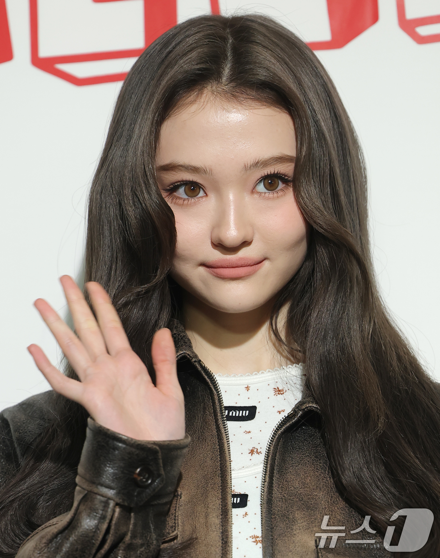 (서울=뉴스1) 권현진 기자 = 미야오 엘라가 11일 오후 서울 강남구 미우미우 청담점에서 열린 '미우미우 셀렉트 바이 엘라' 포토콜에 참석해 포즈를 취하고 있다. 2025.11. …