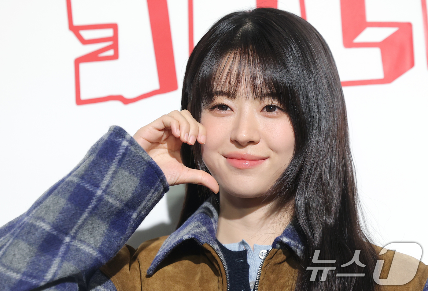 (서울=뉴스1) 권현진 기자 = 배우 전소영이 11일 오후 서울 강남구 미우미우 청담점에서 열린 '미우미우 셀렉트 바이 엘라' 포토콜에 참석해 포즈를 취하고 있다. 2025.11. …