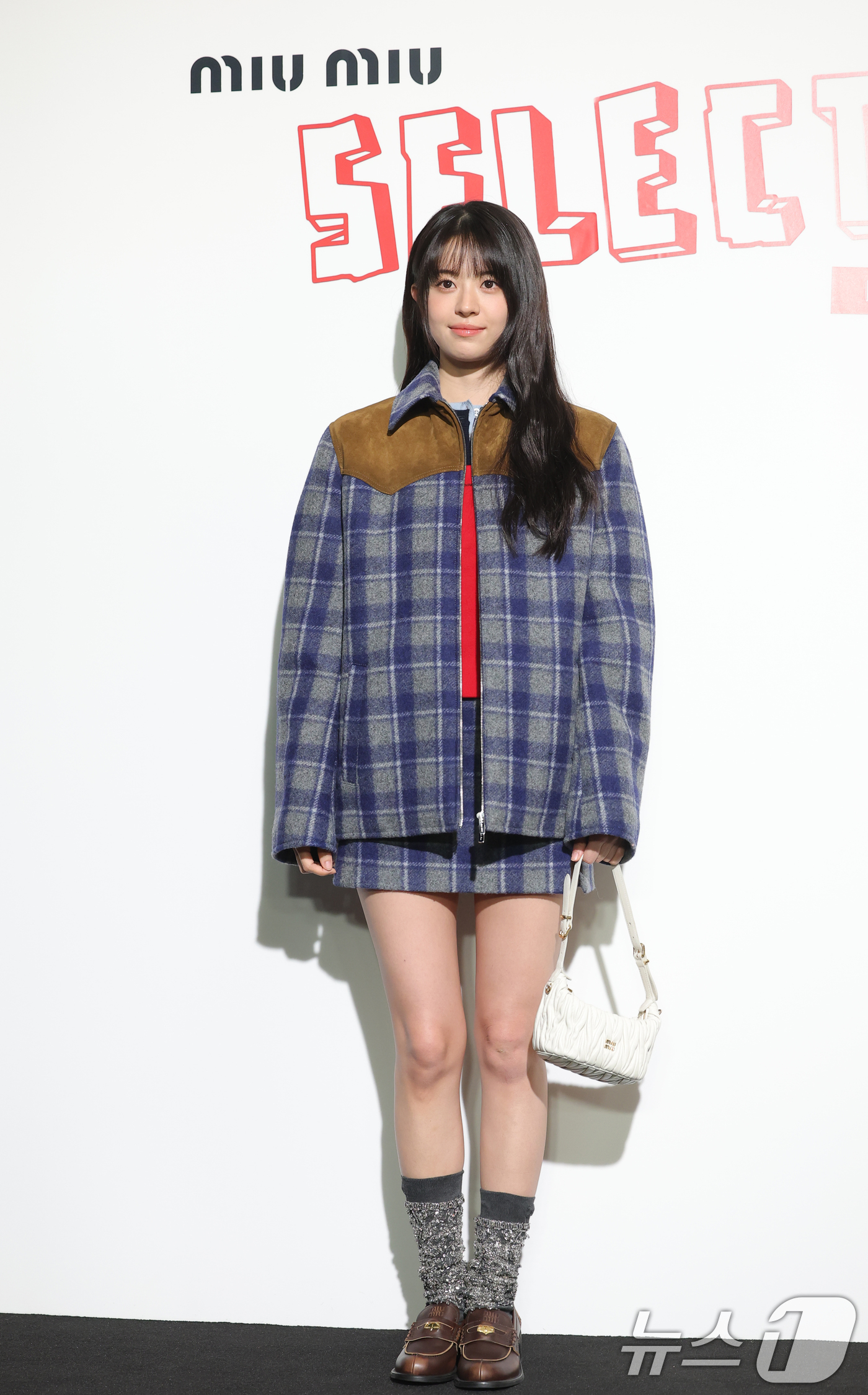 (서울=뉴스1) 권현진 기자 = 배우 전소영이 11일 오후 서울 강남구 미우미우 청담점에서 열린 '미우미우 셀렉트 바이 엘라' 포토콜에 참석해 포즈를 취하고 있다. 2025.11. …
