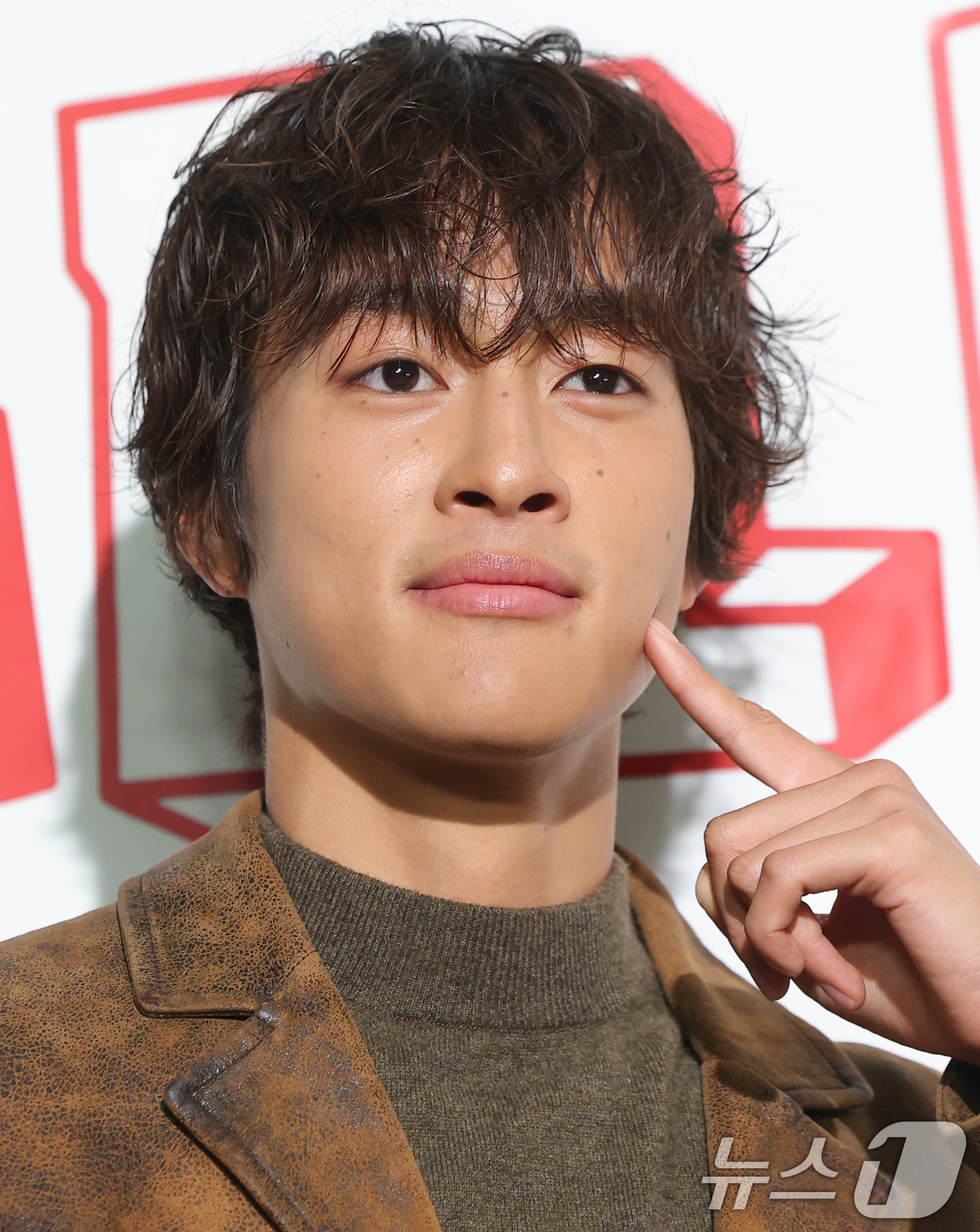 (서울=뉴스1) 권현진 기자 = 모델 홍태준이 11일 오후 서울 강남구 미우미우 청담점에서 열린 '미우미우 셀렉트 바이 엘라' 포토콜에 참석해 포즈를 취하고 있다. 2025.11. …