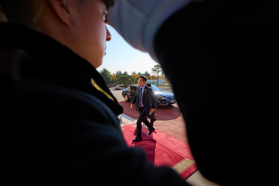 청사 들어서는 이재명 대통령