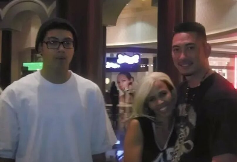 본문 이미지 - 데비어 윌렛, 트레이시 타바레즈, 조나단 월렛의 다정했던 한 때. 출처=The Sun