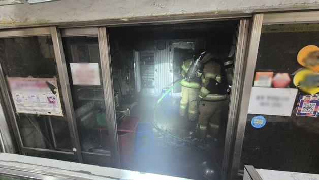 춘천 중앙시장 식당 상가서 화재…인명피해 없어