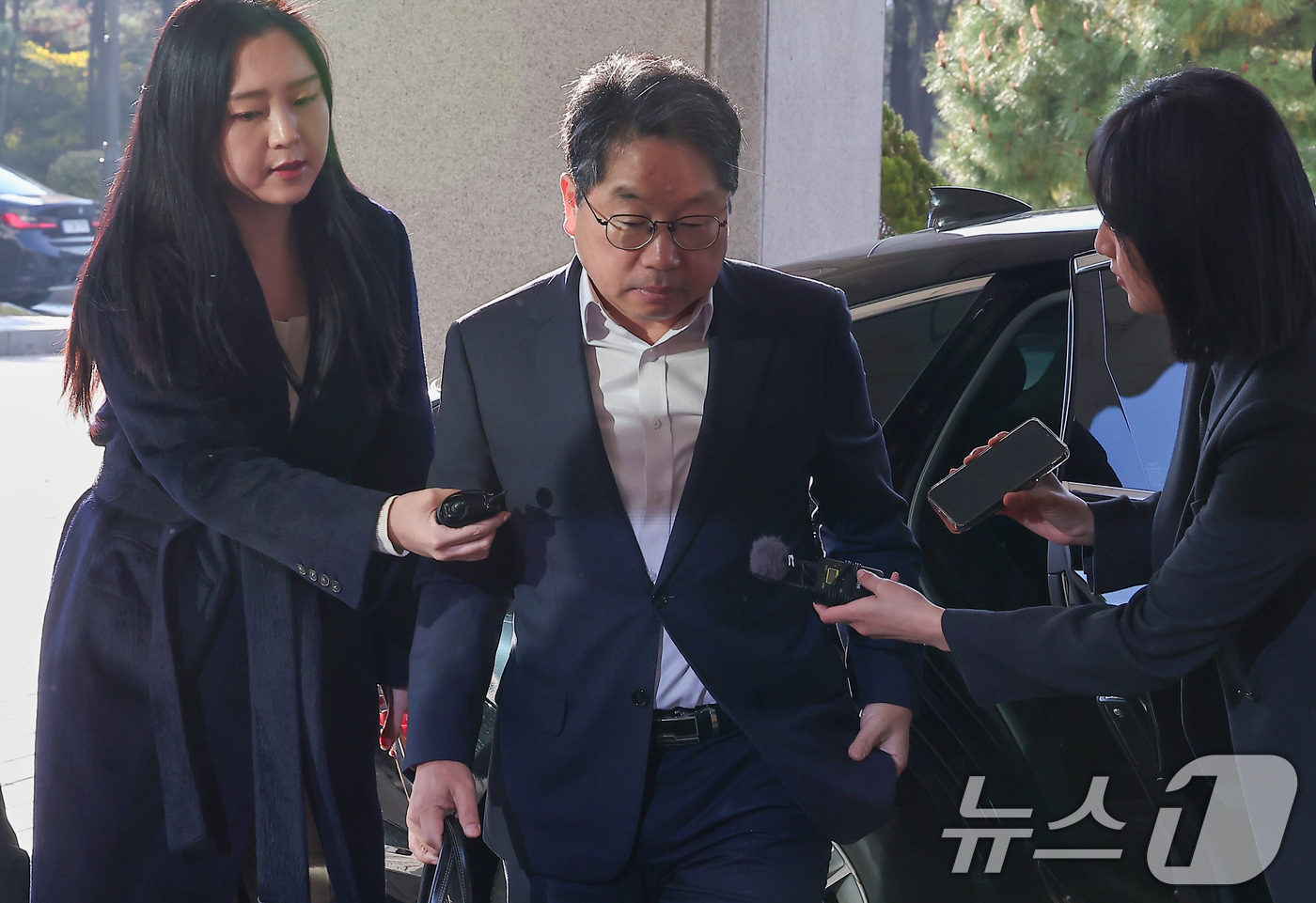 (서울=뉴스1) 김성진 기자 = '대장동 항소 포기'로 검찰 내부에서 사퇴 압박을 받고 있는 노만석 검찰총장 직무대행이 12일 서울 서초구 대검찰청으로 출근하고 있다. 2025.1 …